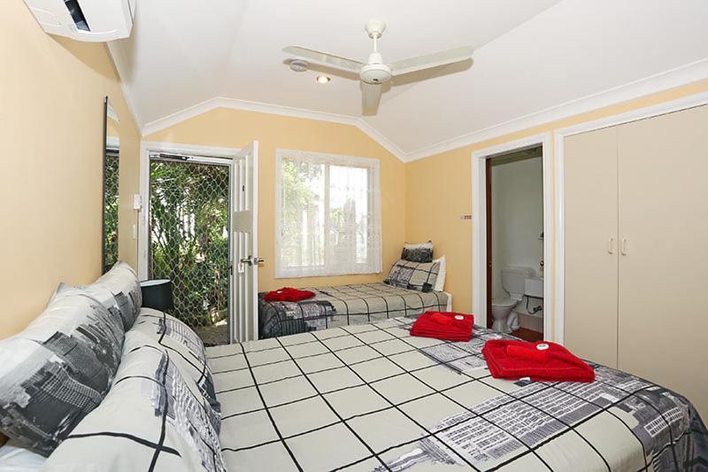 Jacaranda Guest House Бъселтън Екстериор снимка