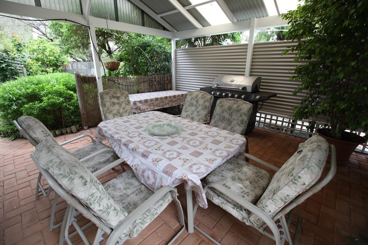 Jacaranda Guest House Бъселтън Екстериор снимка