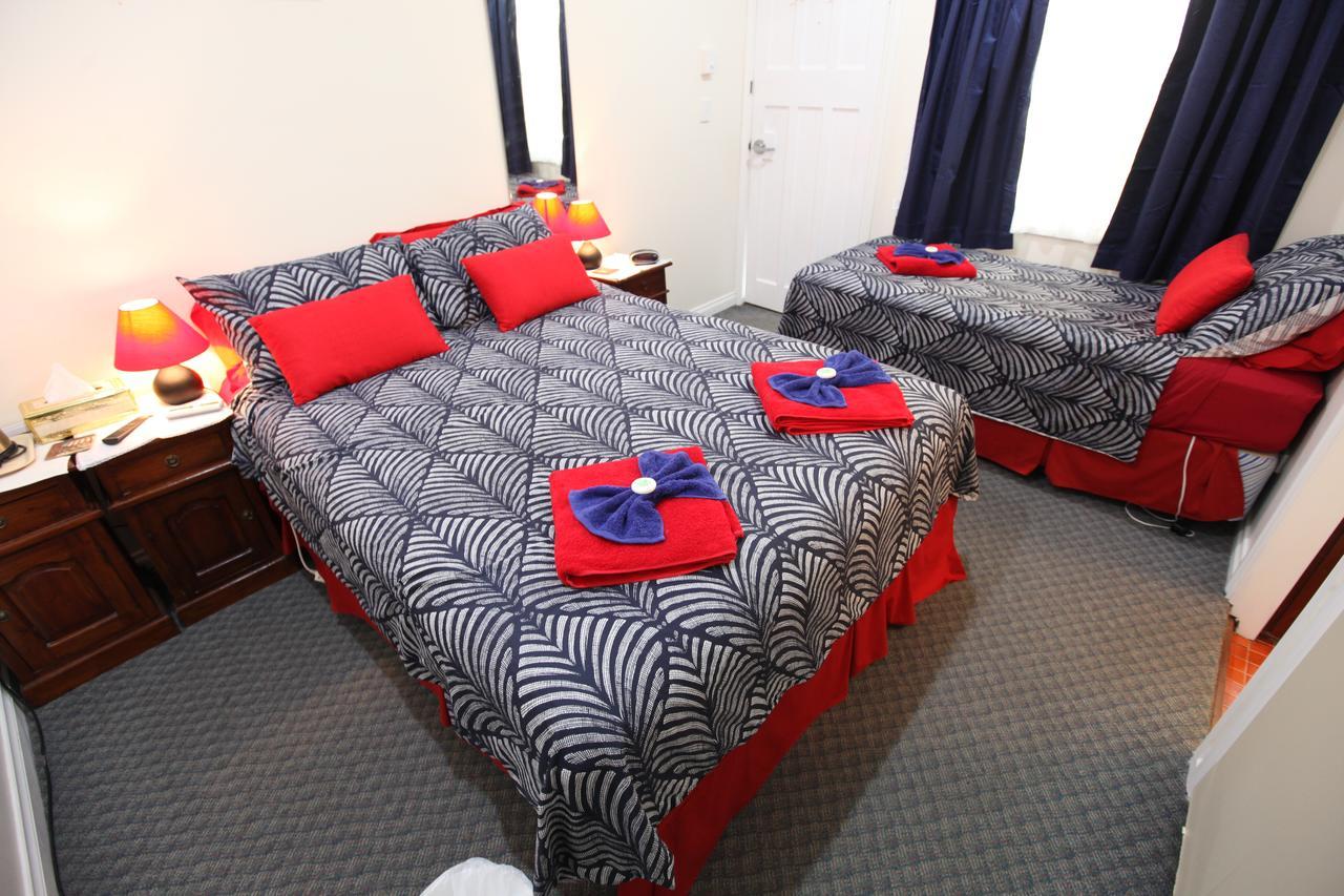 Jacaranda Guest House Бъселтън Екстериор снимка